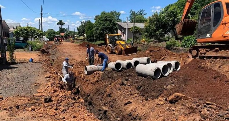 DMER realiza drenagem em ruas de Nova Erechim