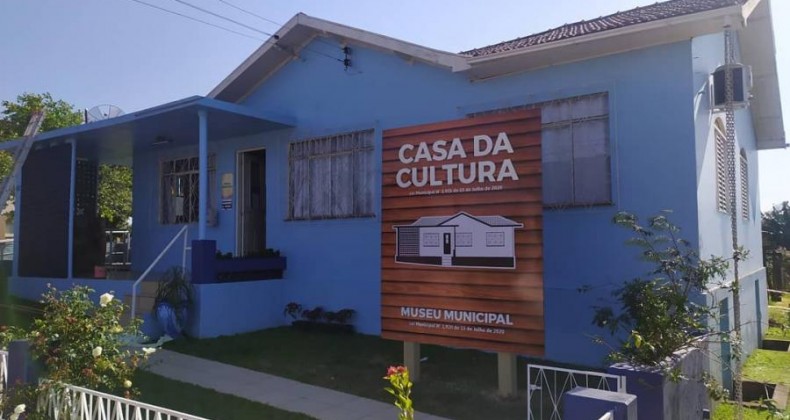 Homem invade Casa da Cultura em Nova Erechim