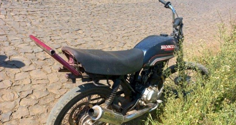 ADOLESCENTE 'PILOTA' MOTO SEM PLACA E RETROVISORES