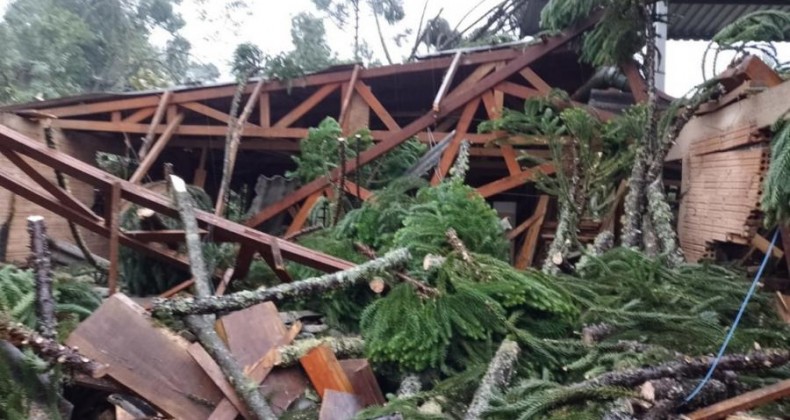 Tornado causa estragos em município de Santa Catarina