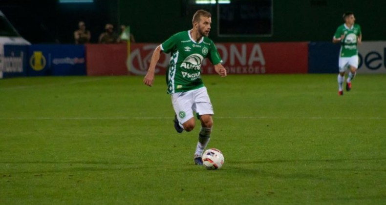 Thomás Bedinelli continua na Chapecoense para 2023