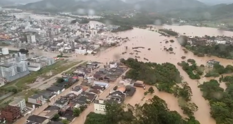 Imagens dos Bombeiros mostram situação de município catarinense